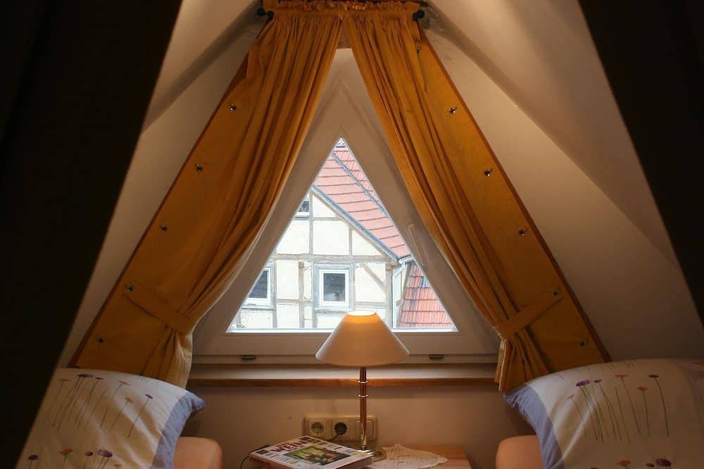 Ganze Wohnung, Ferienwohnung (75qm) für bis zu 6 Pers. mit 2 Schlafzimmern und Sauna in Willanzheim, Fränkisches Weinland