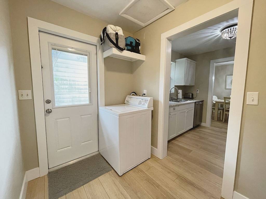 Recently Updated 2/2 Home with Hot Tub, 1 Mile to Beach in Lantana, Palm Beach County