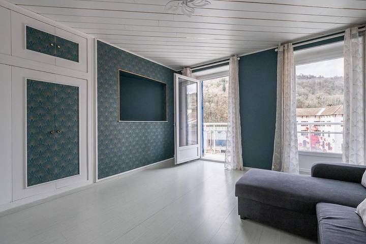 Gîte pour 6 personnes, avec vue ainsi que balcon et vue sur le lac dans Tenay - 2