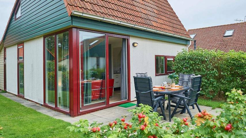 Vakantieappartement voor 4 personen, with sauna and tuin as well as terras and zwembad in Heinkenszand