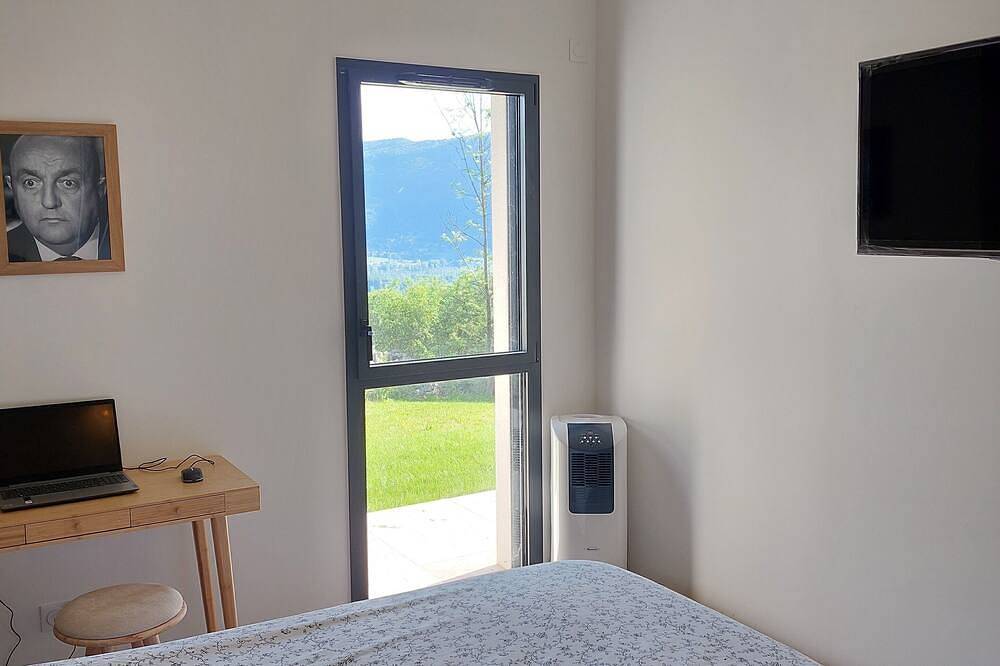 Coin de Paradis Avec Vue Panoramique sur le lac in Saint-Pierre-de-Curtille, Région de Chambéry