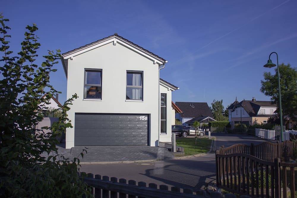Ganze Wohnung, Moderne Ferienwohnung \"Industrial Style\" mit Terrasse + nahegelegenen Spielplatz in Parthenstein, Leipzig und Umgebung