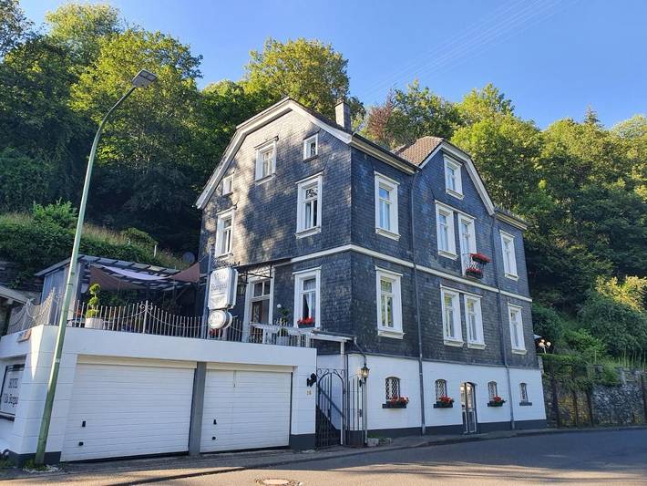 Chambre d’hôte pour 2 personnes, avec Terrasse ainsi que Jardin et Vue à Montjoie (Eifel)