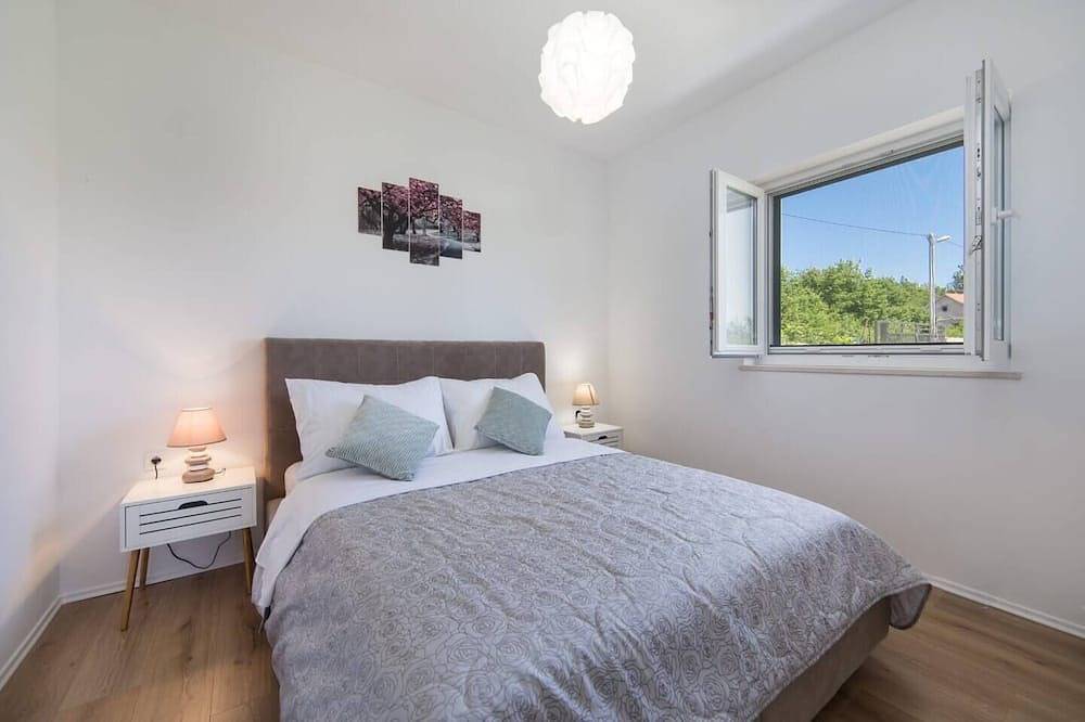 Villa Old Garden with heated Pool, private Tavern, and panoramic views in Makarska Riviera