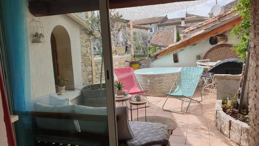 Maison de vacances pour 4 personnes, avec Balcon et Jacuzzi ainsi que Terrasse et Vue