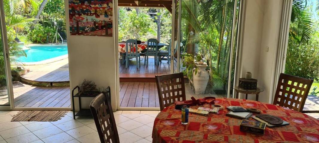 Location de vacances pour 6 personnes, avec jardin ainsi que vue et piscine dans Bois de Nèfles - 4