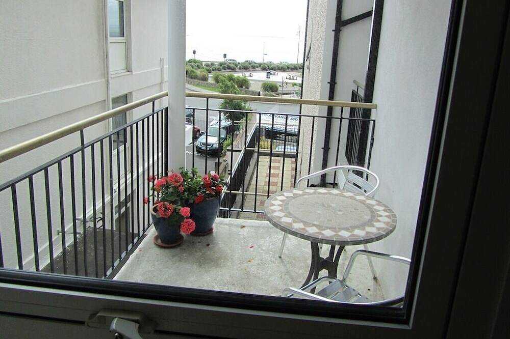 Entire apartment, Sea View Apartment in Galway, County Galway