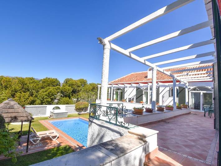 Belle et spacieuse villa avec piscine privée in Los Pinos (Almuñecar), Almuñecar