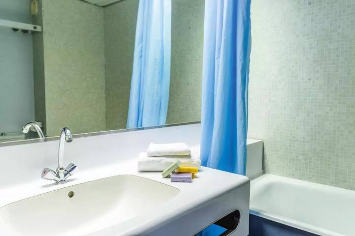 Gîte pour 3 personnes, avec balcon et piscine dans Plage Lydia - 3