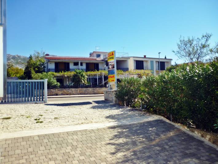Apartamento entero, Apartamento de vacaciones para 5 personas con balcón in Starigrad, Region de Zadar