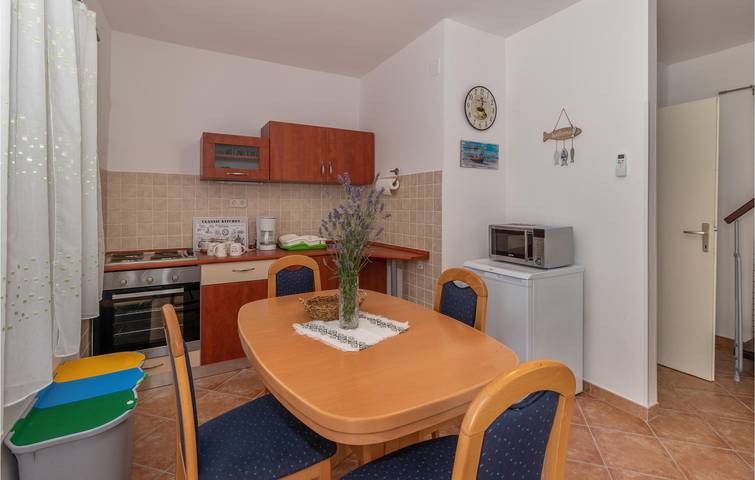 Gemütliche 1-Zimmer-Wohnung mit Terrasse, in der Nähe der Küste und des Stadtzentrums in Povile, Primorje-Gorski Kotar