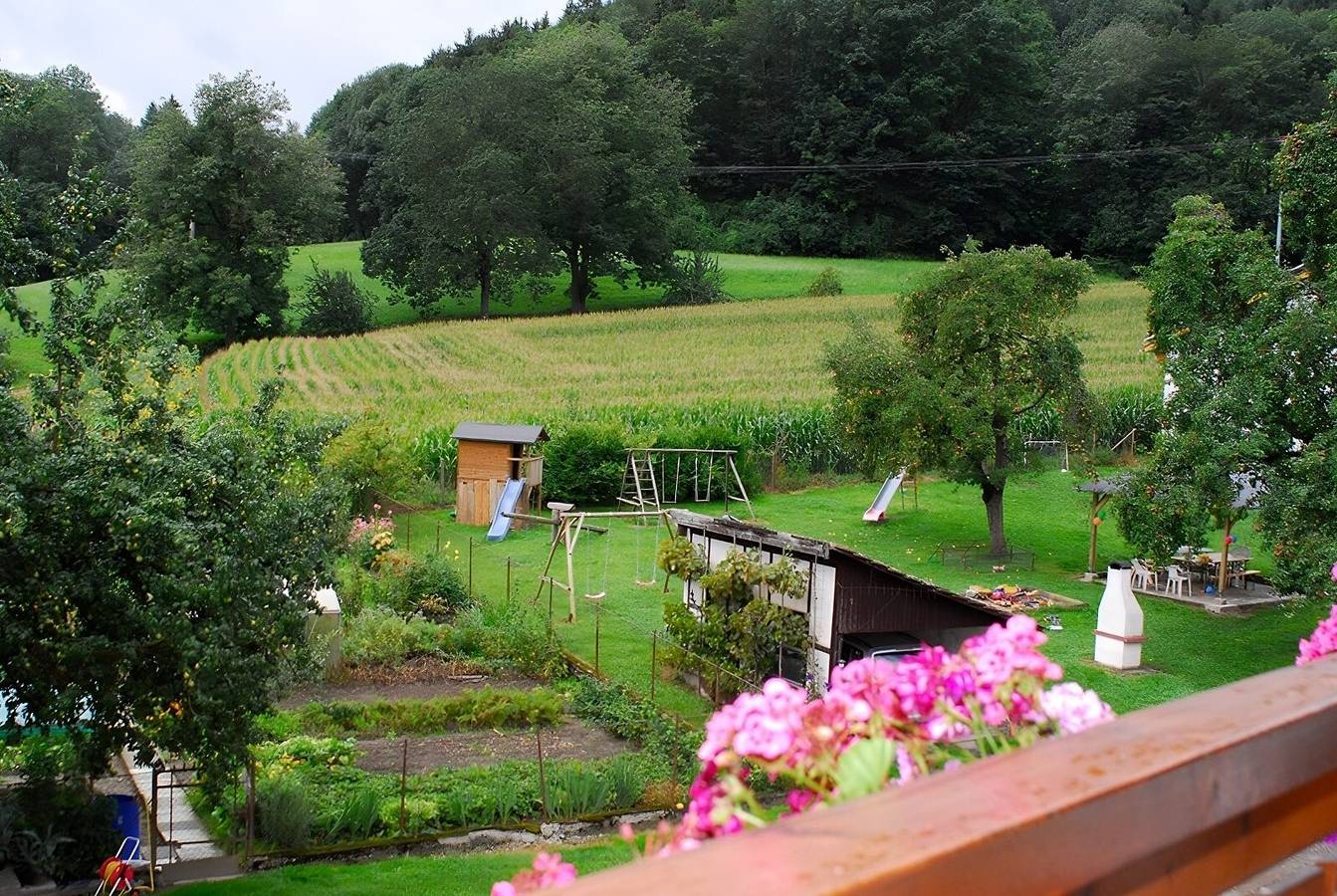 Ganze Wohnung, Ferienwohnung 2, 60 Qm" mit Gemeinschaftsgarten, Balkon und Wlan in Owingen, Region Bodensee-Oberschwaben