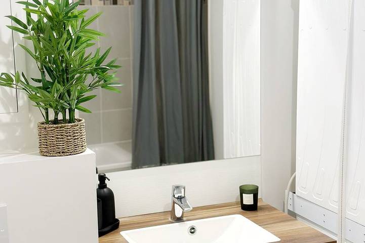 Entire apartment, L'Ensoleillé Levallois – Apartment near metro in Levallois-Perret, Hauts-de-Seine
