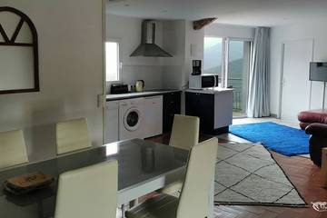 Gîte pour 6 personnes, avec jacuzzi et terrasse, animaux acceptés à Felluns