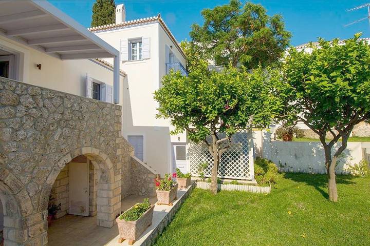 Location de vacances pour 9 personnes, avec vue et jardin dans Spetses - 3