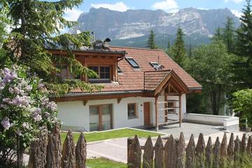 Chalet für 8 Personen, mit Garten und Whirlpool in Alta Badia