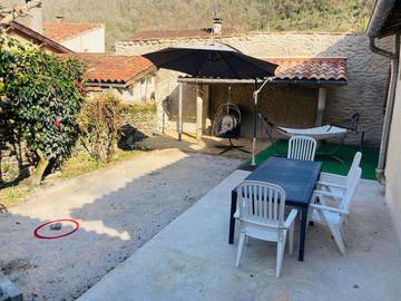 Gîte pour 16 personnes, avec terrasse, animaux acceptés à Burlats