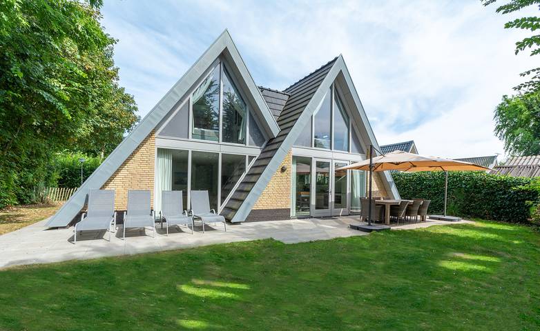 Vakantiehuis voor 10 personen, with Balkon/Terras and Terras as well as Tuin in Groote Keeten