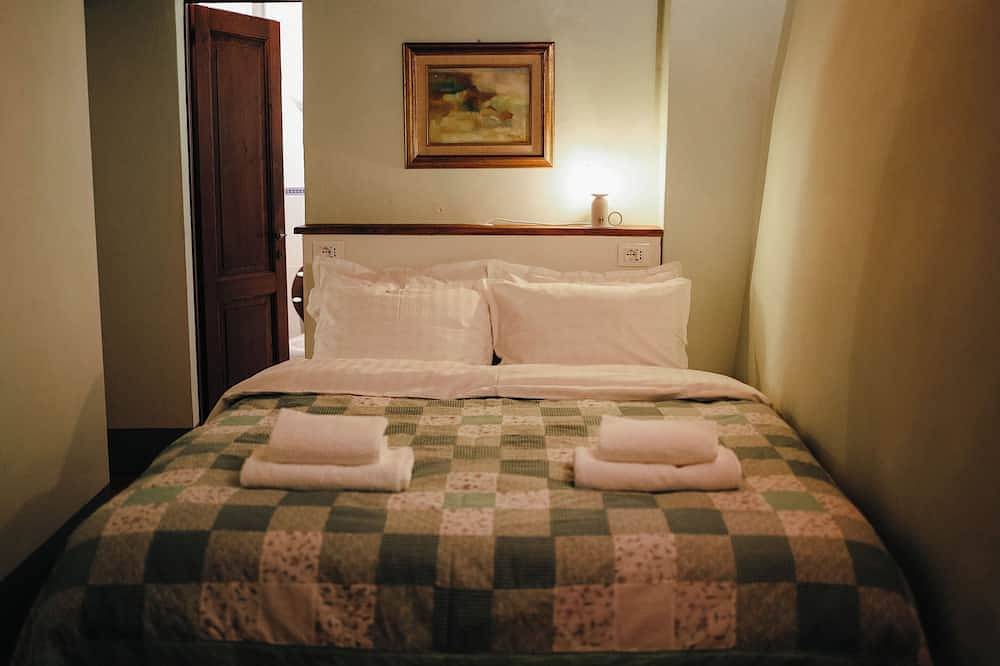 Apartamento entero, Elegant Apartment in Paciano's Historic Center with 2 En-suite Bedrooms in Paciano, Provincia de Perugia