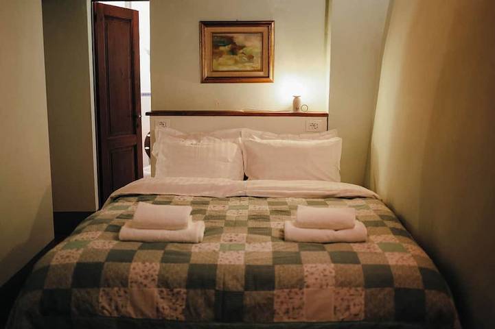 Appartement entier, Elegant Apartment in Paciano's Historic Center with 2 En-suite Bedrooms in Paciano, Province de Pérouse