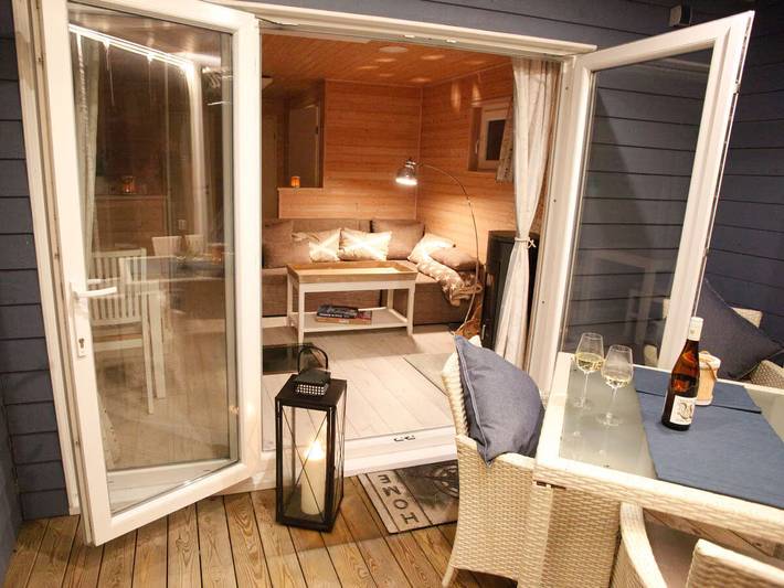 Hausboot für 4 Personen, mit Terrasse und Ausblick in Schleswig-Holstein