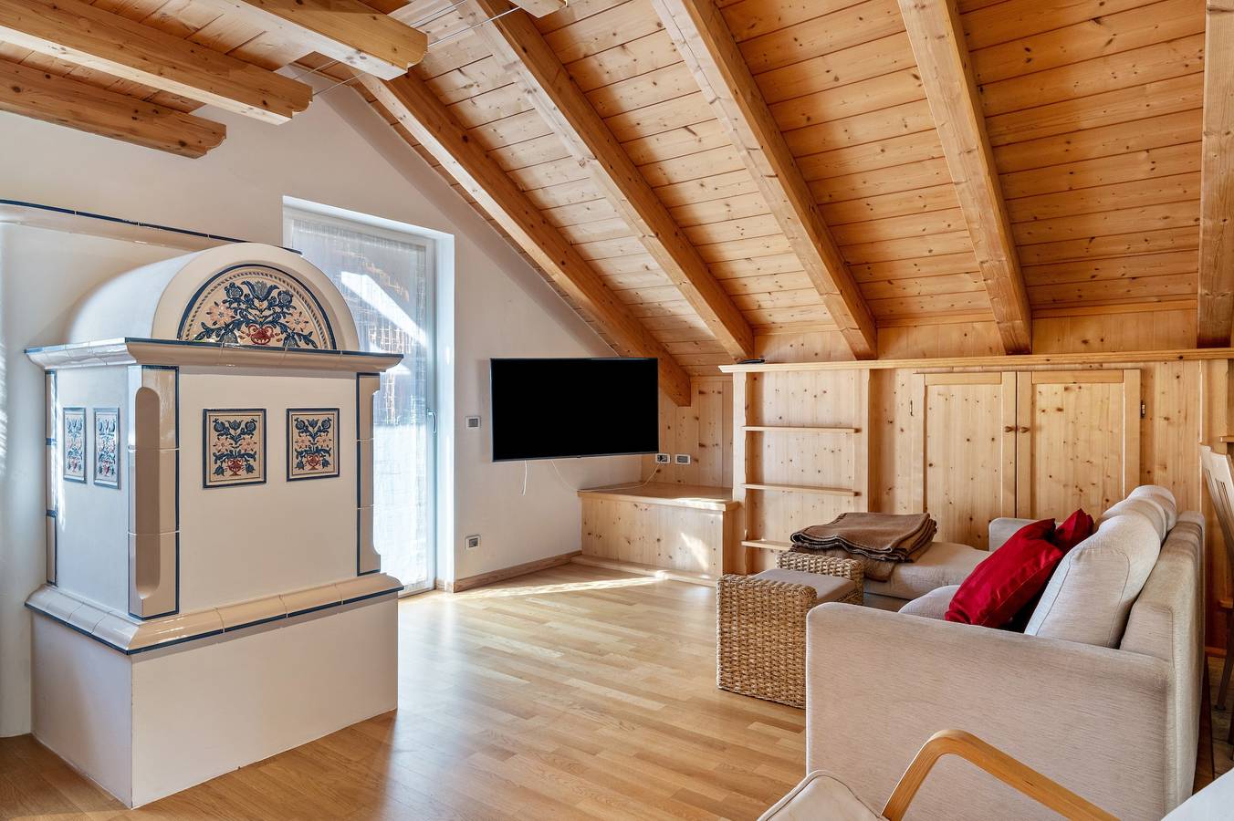 Appartamento intero, Appartamento 'Davide' con vista sulle montagne, giardino privato e Wi-Fi in Pera di Fassa, San Giovanni di Fassa