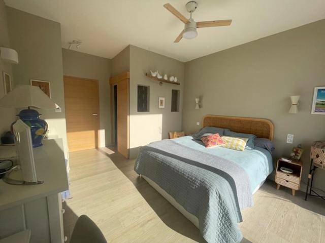 Location de vacances pour 2 personnes, avec vue ainsi que piscine et jardin à Maubec - 3
