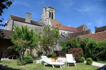 Location de vacances pour 10 personnes, avec jardin et terrasse, animaux acceptés à Noyers