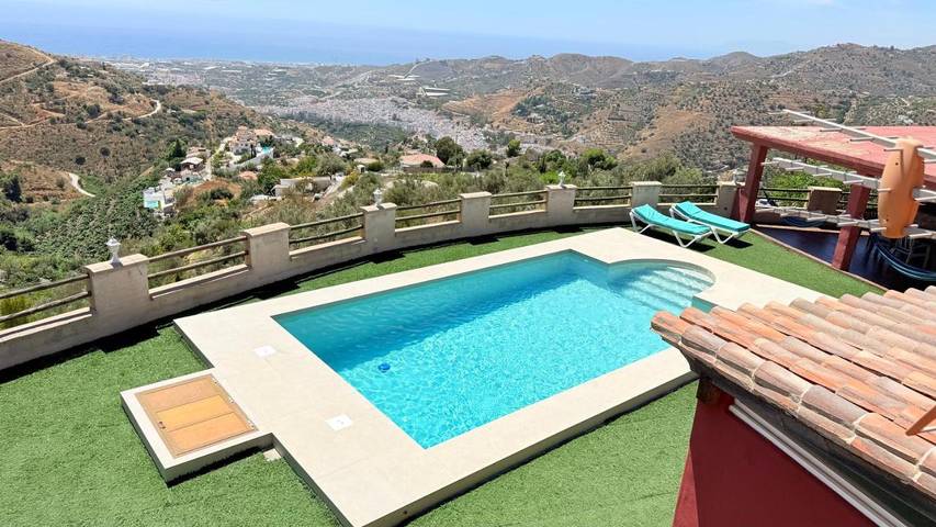Casa rural para 6 personas, con jardín además de piscina y vistas en Axarquía