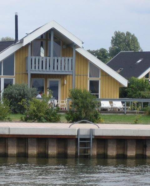 Ferienhaus für 6 Personen, mit Balkon und Whirlpool sowie Terrasse und Garten in Rechlin - 2