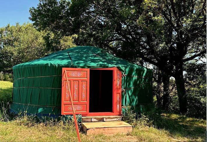 Gîte pour 4 personnes, avec Jardin et Piscine ainsi que Vue et Vue sur le lac à Teillet