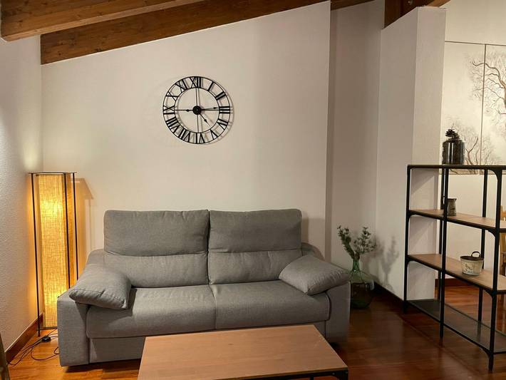 Ganze Wohnung, Gemütliche Penthouse im Stadtzentrum mit Berghütten-Charme, zwei Doppelzimmern und komplett ausgestatteter Küche in Jaca, Aragonesische Pyrenäen