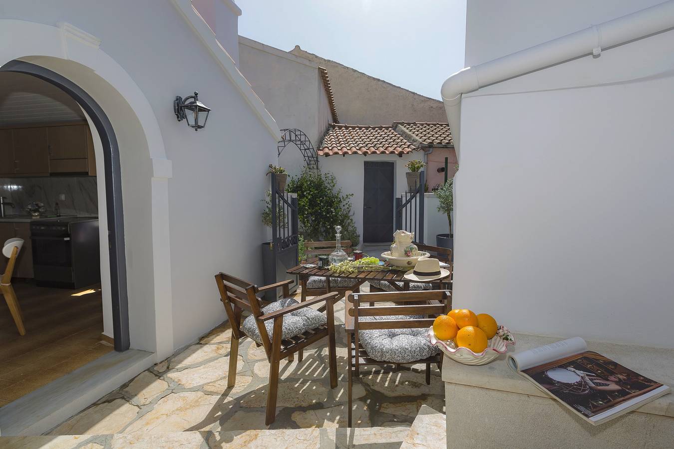 Vakantiehuis "Gala Estate Traditional Mansion" met uitzicht op de bergen, tuin & Wi-Fi in Corfu