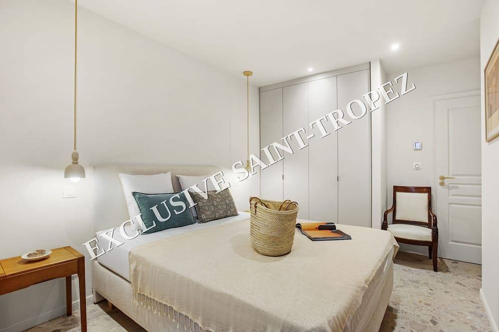 Appartement entier, Pied-à-terre tropézien avec vue port, au cœur du village in Saint-Tropez, Côte méditerranéenne (France)