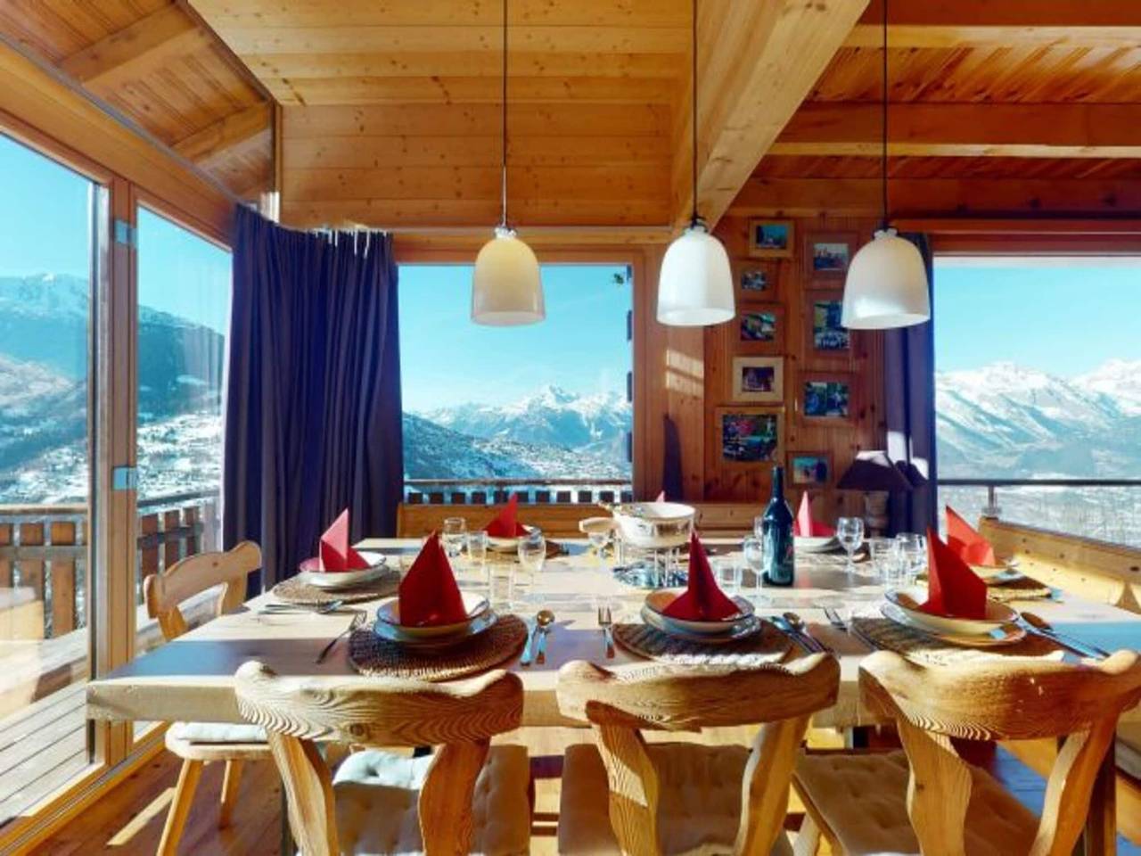 Chalet in Veysonnaz met uitzicht op de vallei in Veysonnaz, Walliser Alpen