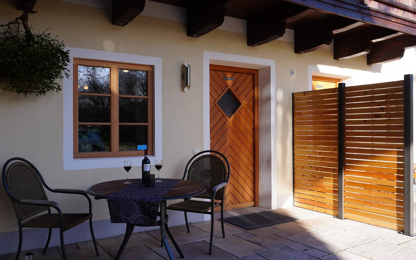 Ganze Ferienwohnung, Ferienwohnung Am Feldbach - Ferienwohnung, 52 qm mit Terrasse und separatem Schlafzimmer in Bad Aibling, Landkreis Rosenheim