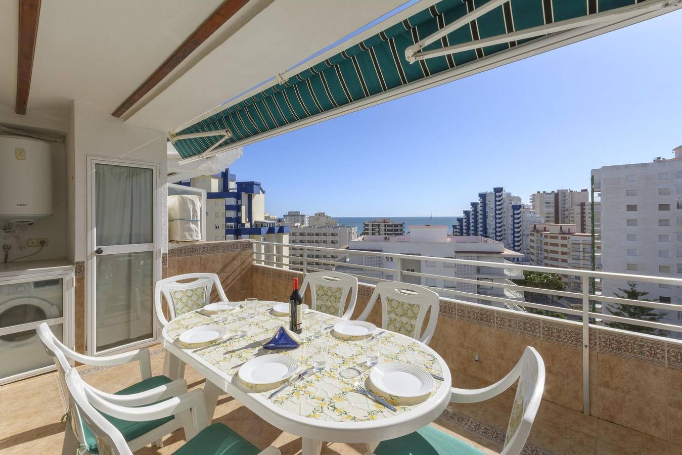 Geheel vakantieappartement, Casa Do Brasil - Cozy apartment with shared pool and free Wi-Fi in Playa de Gandía, Costa de Valencia