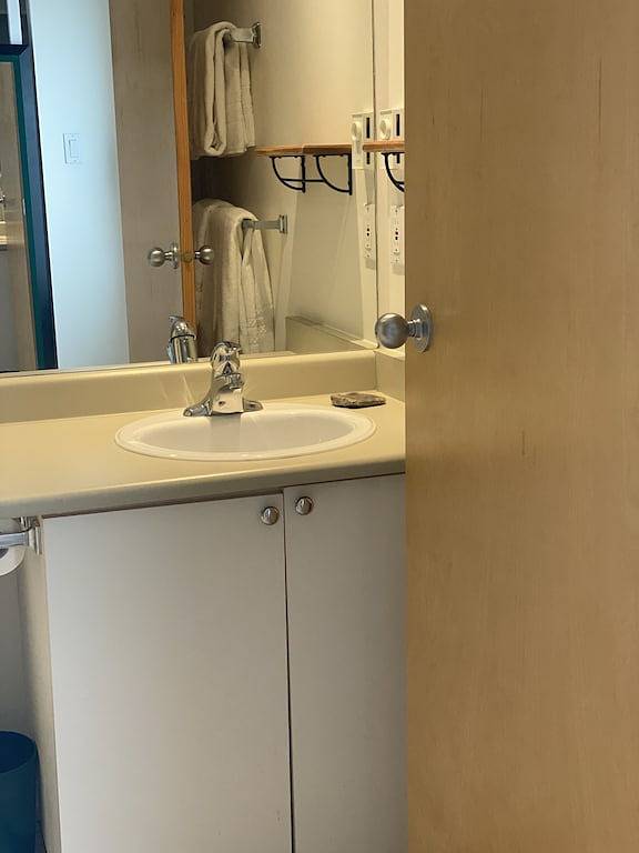 Ganze Wohnung, Tofino Waterfront Eco Condo - Waterfront downtown location in Tofino, Alberni-Clayoquot Regional District