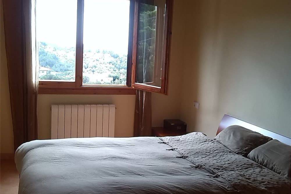 Casa De Vacaciones Con Piscina Privada, Mar Espectacular Y Vista A La Montaña in San Cipriano de Vallalta, Costa del Maresme