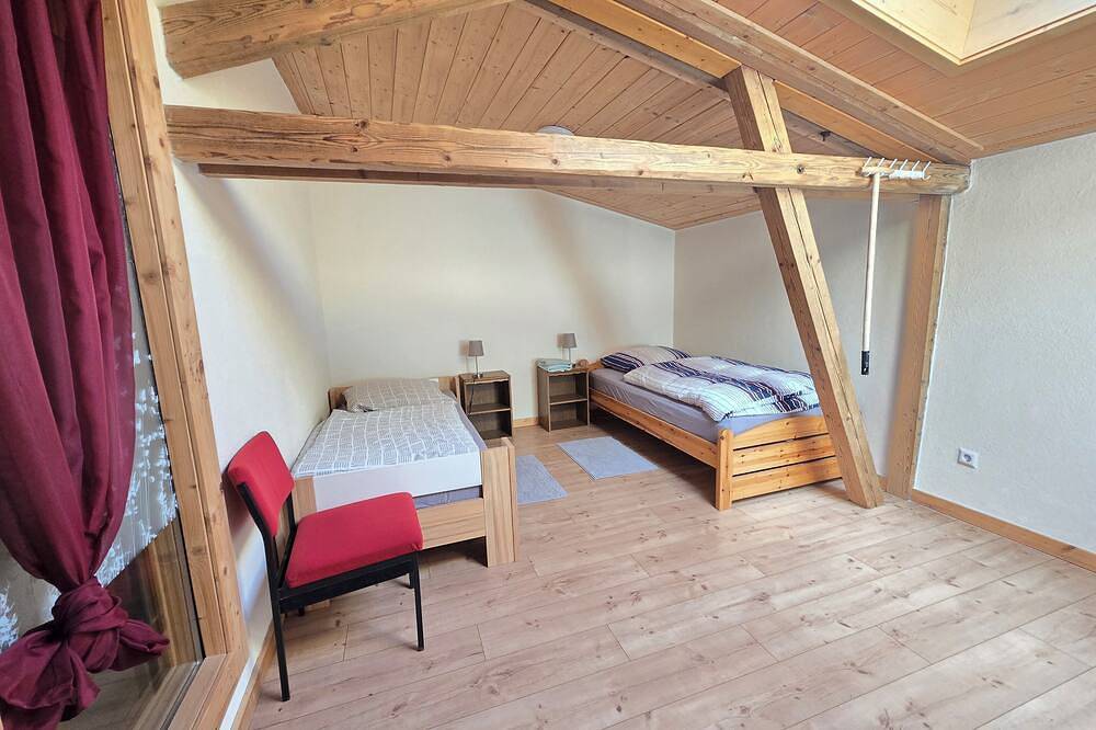 Apartamento entero, Quiet vacation apartment for 2 persons or more with fully equipped kitchen + washing machine in Ilshofen, Hohenlohe