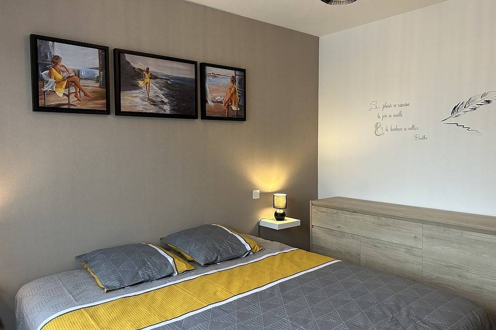 Maison Avec Piscine, 4 Chambres - 10 Personnes in Plouharnel, Côte des Mégalithes