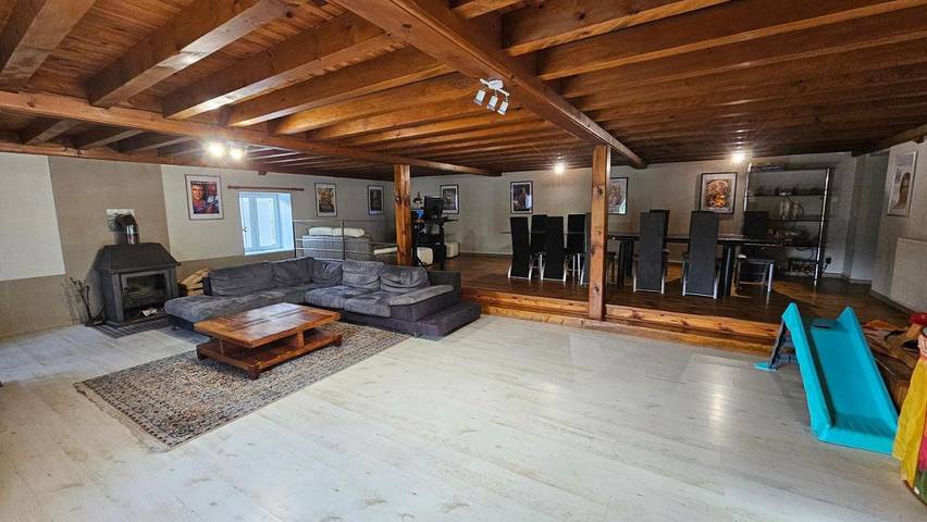 Location de vacances pour 12 personnes, avec jardin ainsi que vue et terrasse, animaux acceptés à Usson-en-Forez - 4