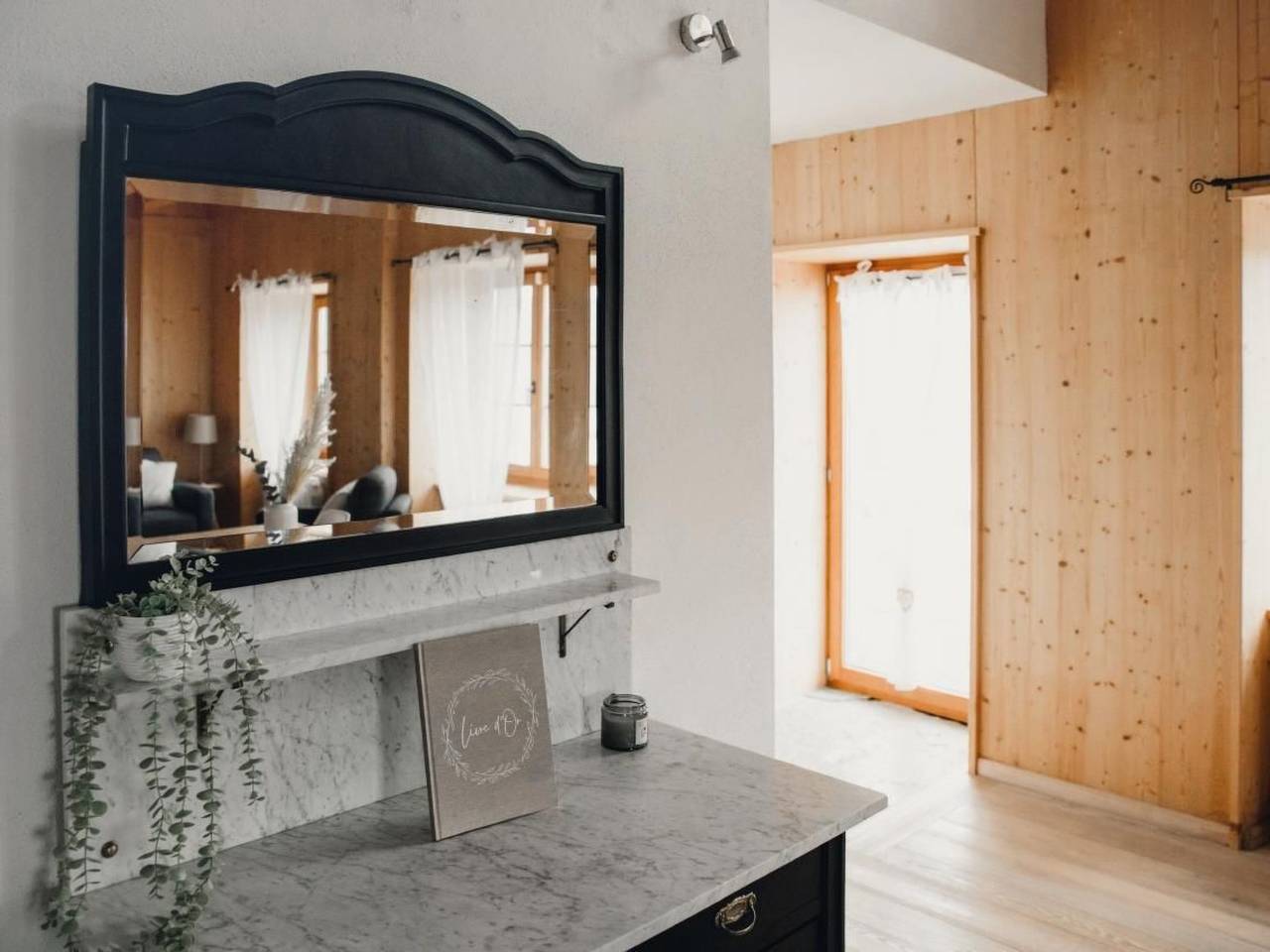 Ganze Wohnung, Wohnung in altem, renoviertem Bauernhaus in Jura & Drei-Seen-Land