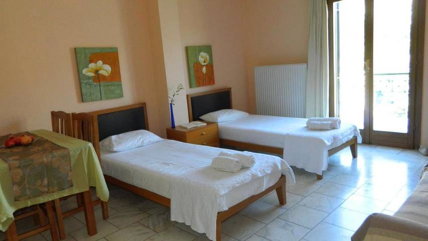 Gîte pour 2 personnes, avec jardin et vue dans Vathy - 3