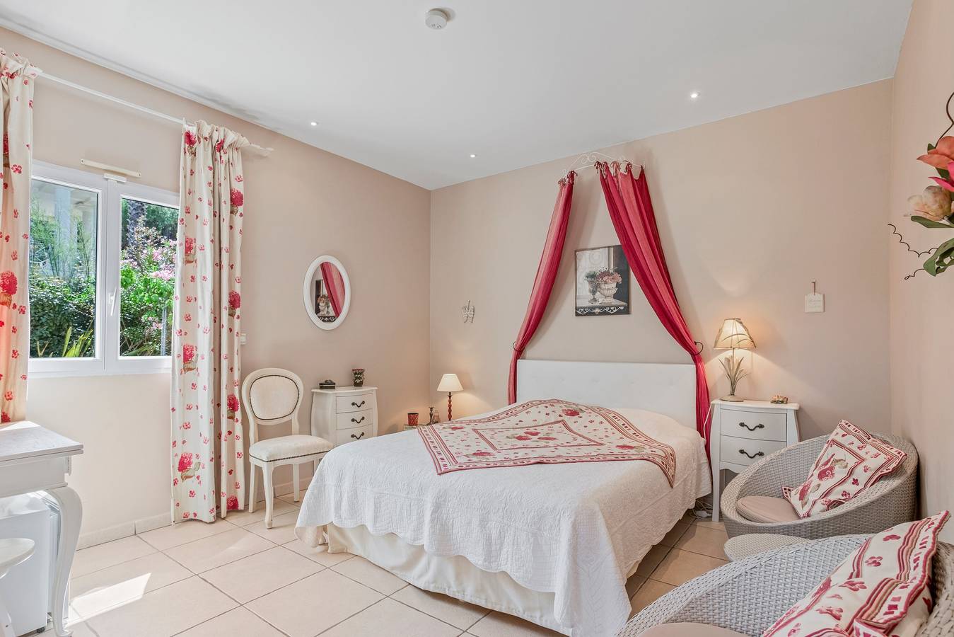 Room "Le Petit Ramsès - Hortensia" with Shared Pool, Wi-Fi and Air Conditioning in Sainte-Maxime, Mediterranean Coast (France)