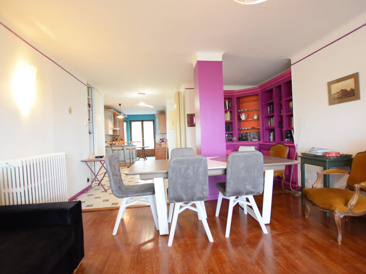 Entire apartment, Spacious Apartment in Evian with Lake View, Balcony, and Pet-Friendly in Évian-les-Bains, Thonon-les-Bains region