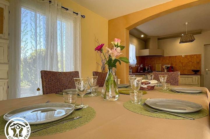 Gîte pour 6 personnes, avec Terrasse et Jardin