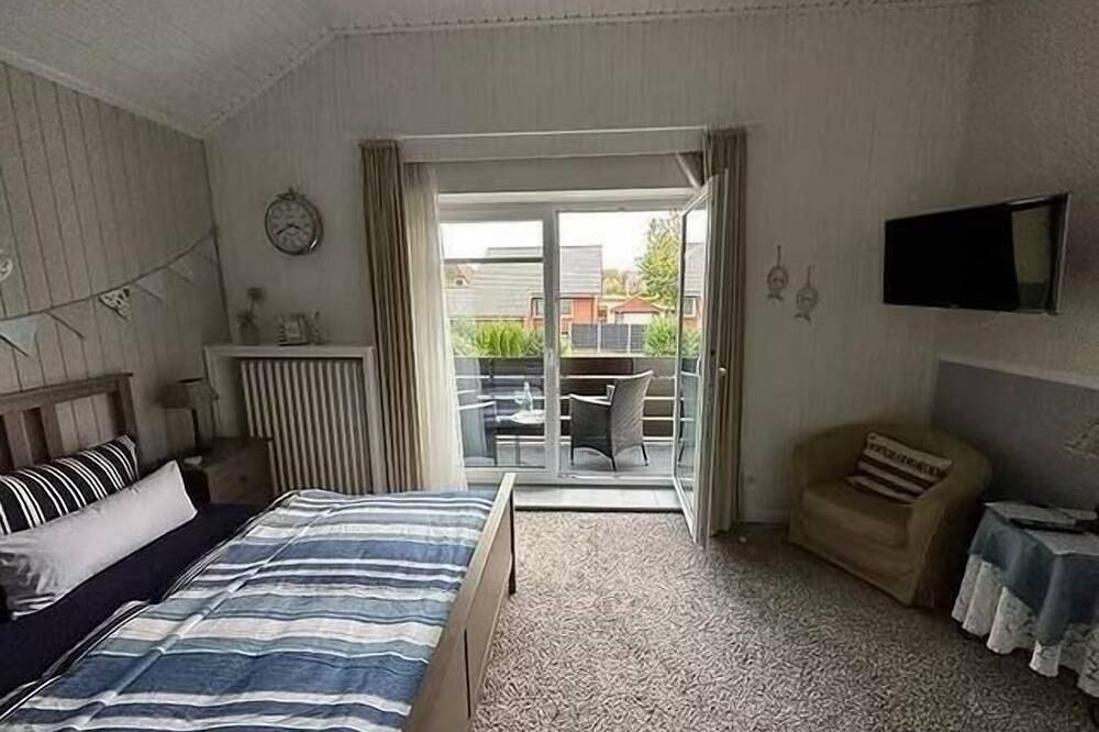 Ganze Wohnung, Ferienwohnung \"Pfötchenparadies I\" für 4 Erwachsene, 2 Kinder und 6 Hunde. in Langen (Geestland), Geestland