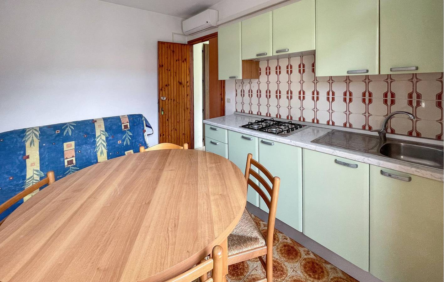 Appartamento intero, 700 m dalla spiaggia: AC, WiFi, Parcheggio, Cucina e Letto matrimoniale in Rosolina Mare, Polesine