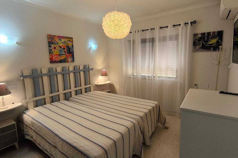 Apartamento entero, T1-Excelente. gran tranquilidad y vista maravillosa sobre el paisaje - Mar y Serra. in Alvor, Distrito de Faro